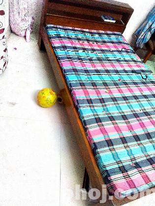 একটি সেগুণ কাঠের single খাট জাযিমসহ